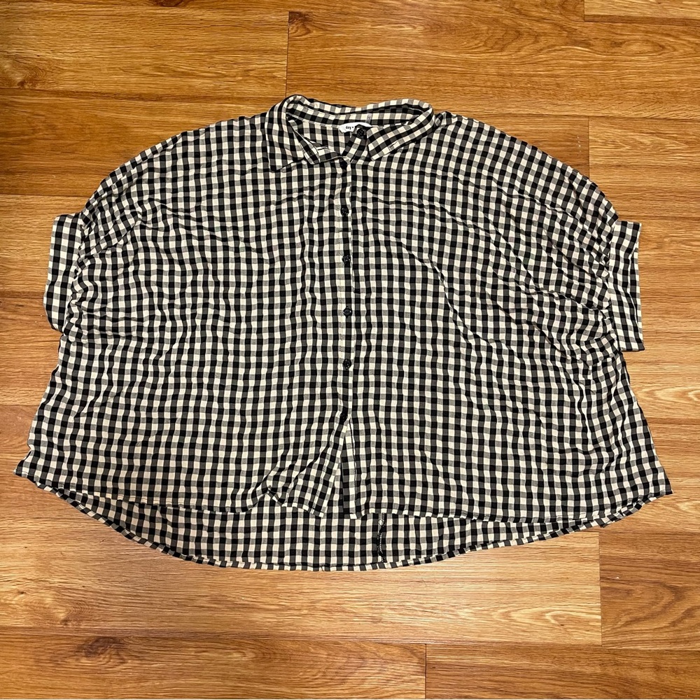 Women’s Day + Moon Cropped Short Sleeve Button Down Top, White Black, Size Small